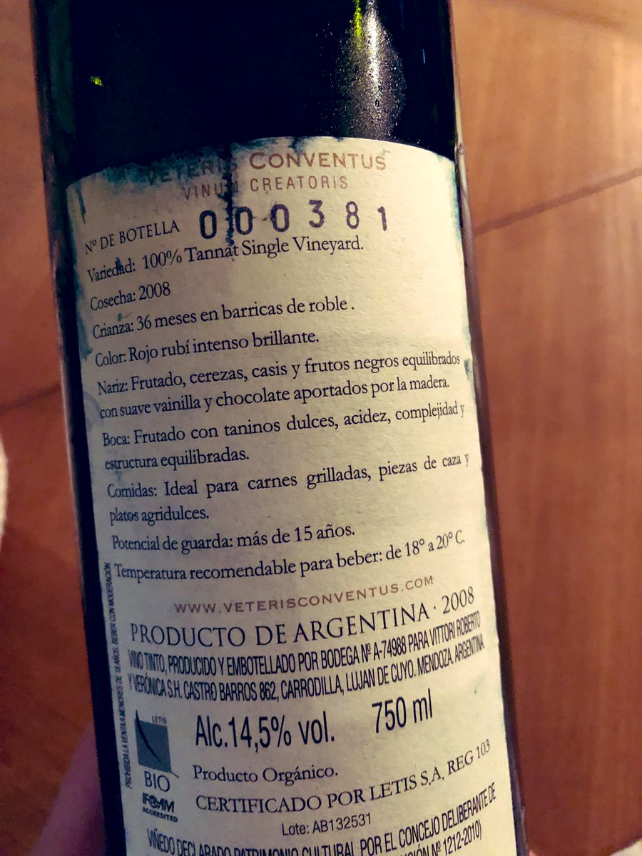 Tannat 2008 de Veteris Conventus,  que es Latin para “Vino Viejo de Viñas Viejas”😝. Evolución en nariz, pero en boca todavía con potencia tánica y buena fruta. Gran vino de guarda