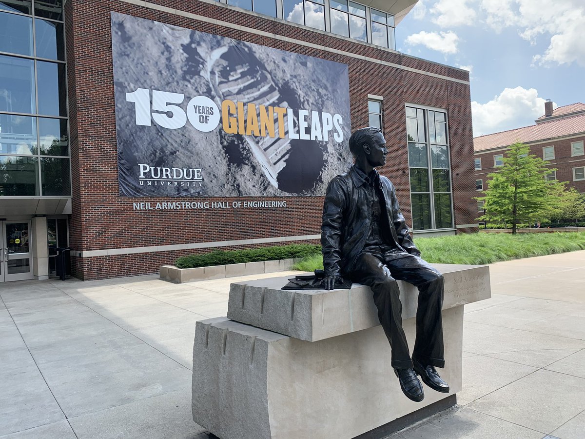 RichNye13's tweet photo. 50 years ago, Neil Armstrong walked on the 🌙. Today, his statue sits in the ☀️ at @LifeAtPurdue. #smallstepforman #giantleapformankind https://t.co/EmLqiYzKhY