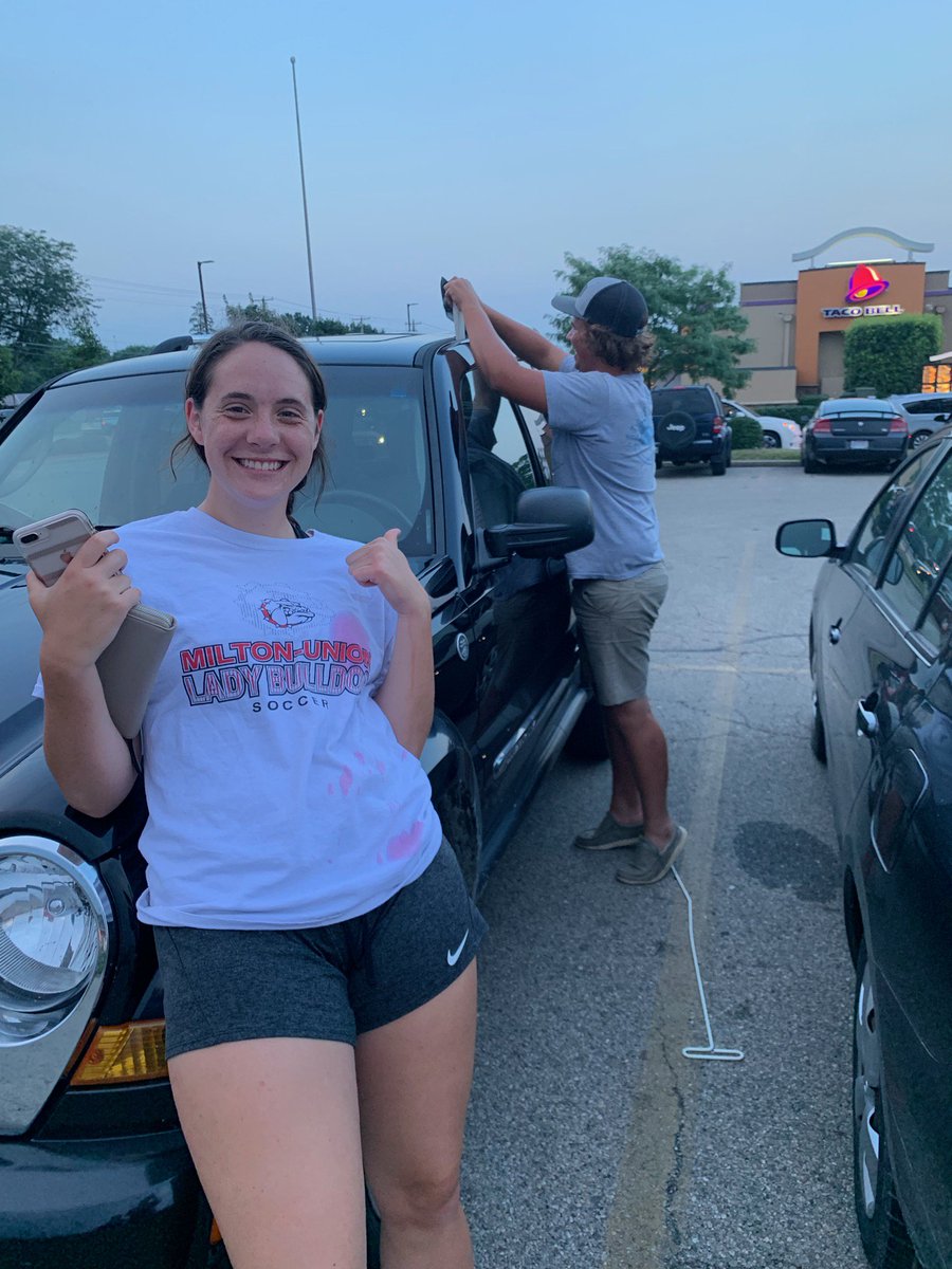 It's  always great when you have a hot, tough 2 hour practice, go to the snow shack for cool treat, and then home to the AC.  Until..... your sister locks the keys in the car. 🚗🔒🔑
Sorry Allison...
Jacob Hornberger to the rescue!!
Jacob receives the, "Key Play of the Day"! 🗝