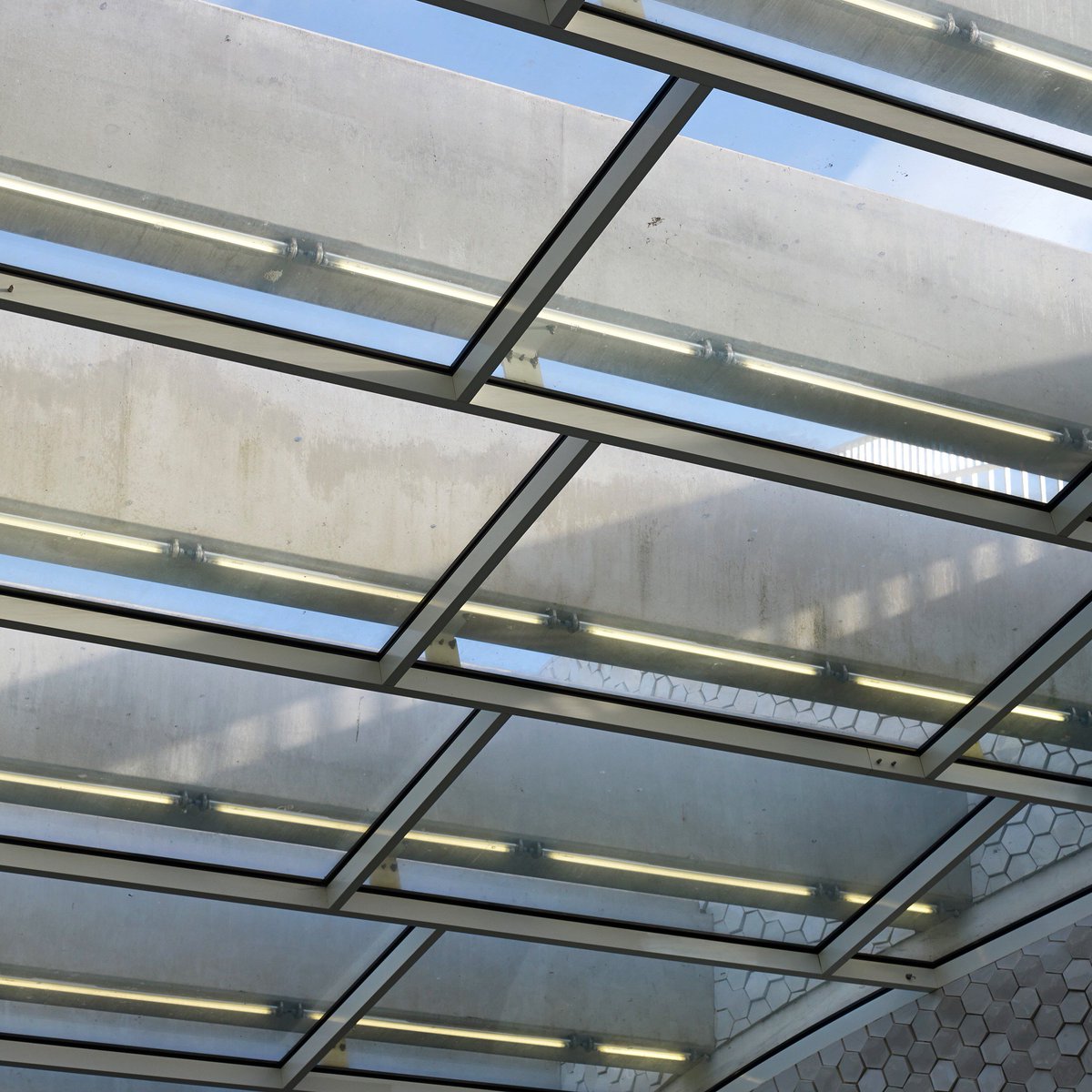 _Phosforma_'s tweet photo. Designed by Pritzker award winning architect Eduardo Souto de Moura, TUBO 70 from O/M LIGHT is a frosted tubular, shock-resistant and IP67 luminaire.
https://t.co/lZdxIudMHw
#omlight #phosforma #lightingdesignaustralia #engineeringaustralia #architectureau #exteriorlighting https://t.co/RobTr8BORK
