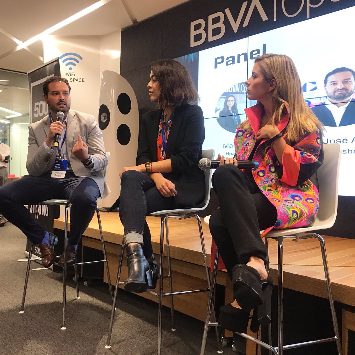 HB_Solutions's tweet photo. Nuestro CEO @jjartero, Luz Govea y Julieta Silva, nos explican cómo el #InfluencerMarketing ha revolucionado el mundo del marketing digital y social media en ⚡️ #500FlashNights ⚡️@BBVAInnovation 
@500LatAm https://t.co/5VmX1t1rjx