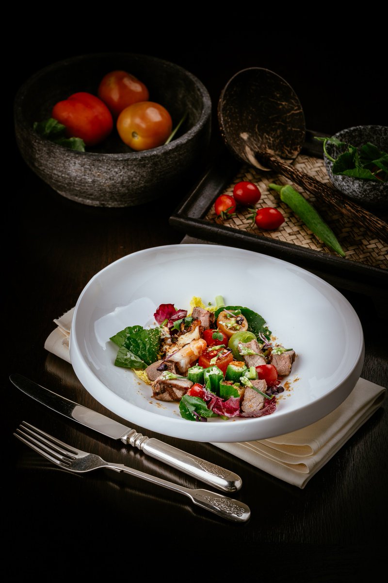 MO_BANGKOK's tweet photo. Motivated by the love of cooking... When Chef Pom is in the kitchen her philosophy is pure and simple – a 7-letter word ‘Passion’. She loves what she does and she is bringing it to the world, and your table, at Terrace Rim Naam. #TerraceRimNaam #ThaiCuisine https://t.co/w2iEu5zVJP