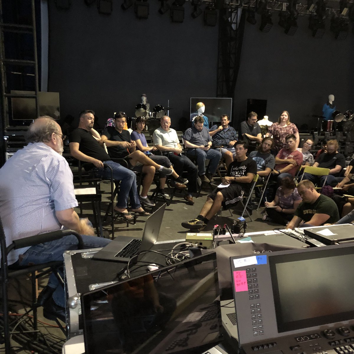 stagecraftvegas's tweet photo. First grill chat in the Big Rig! Thanks so much to everyone who came to speak to the students! #whodoyouknow #itsallabouttheexperience https://t.co/WAt8OGyEzk