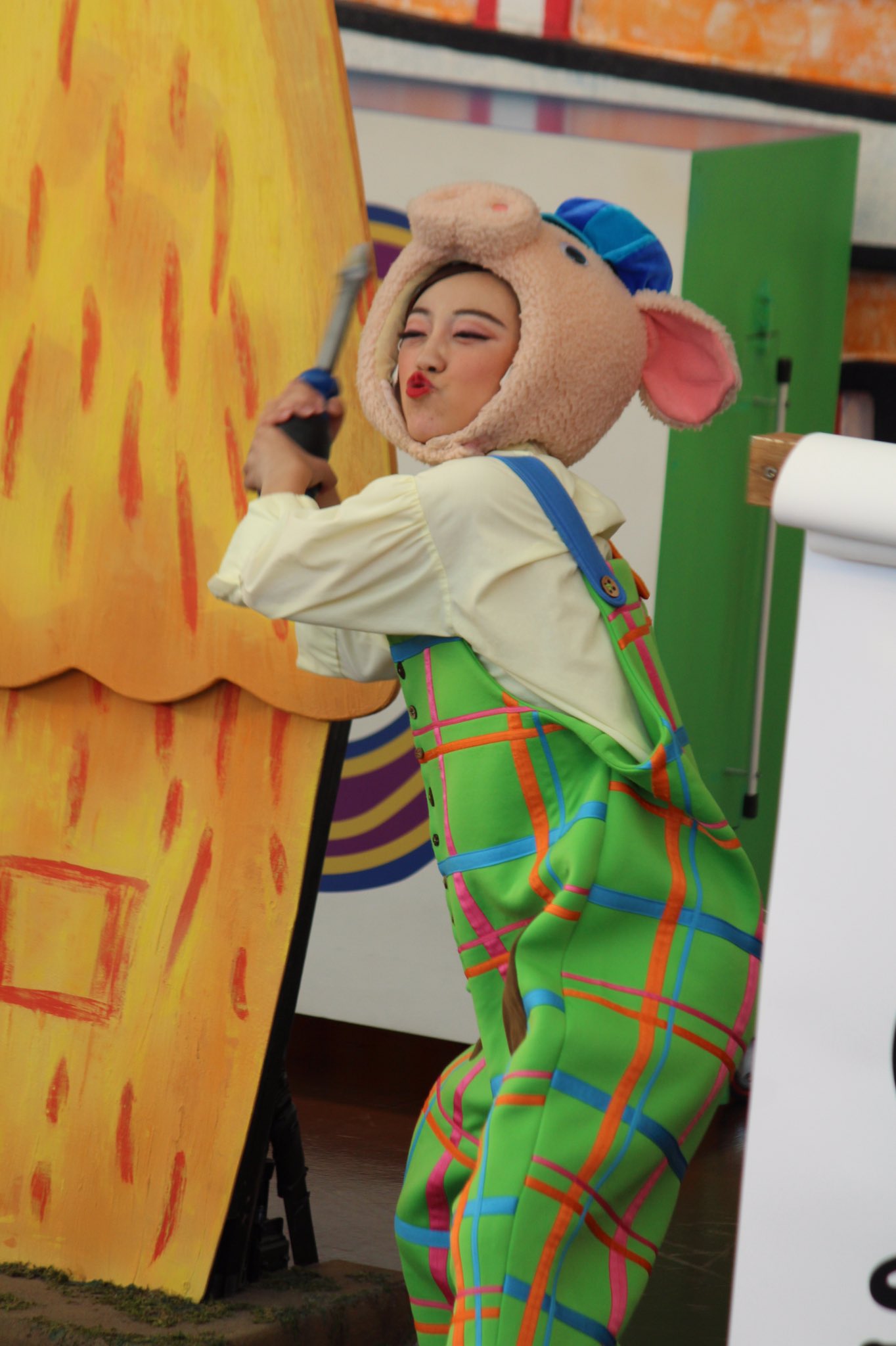 パルケアミーゴ Boo Boo 志摩スペイン村 スペイン村 パルケエスパーニャ パルケ テーマパーク 伊勢志摩 三重県 志摩 旅行 ショー 25周年 キャラクターショー Abcdエスパーニャ かわいい お姉さん 笑顔 ぶた かぶりもの ポートレート