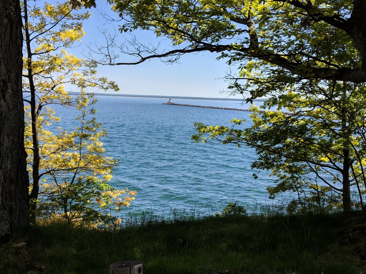 boshe1's tweet photo. @MountainDew @UpperPeninsula We have beautiful parks. Water everywhere to fish, kayak, boat or swim. We have beautiful snow in the winter to ski, snowmobile or snowshoe. We are "Yoopers" ❤️ and proud of it! https://t.co/PxQpt6OHNZ