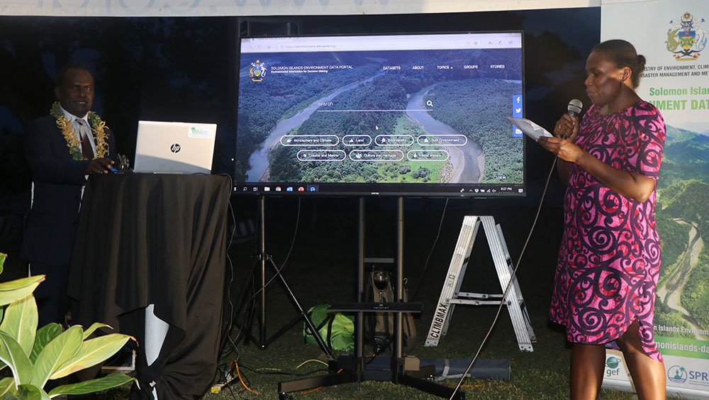 tamaligi's tweet photo. #SPREP DG Kosi Latu and Solomon Islands supervising minister of environment, Hon. Fredrick Kolgeto at the event to launch 2 products to improve environmental governance - national environment portal and ESRAM reports @EcgEaster @ginakekea #informPacific https://t.co/BS9LzEmBvX https://t.co/2zaT893V19