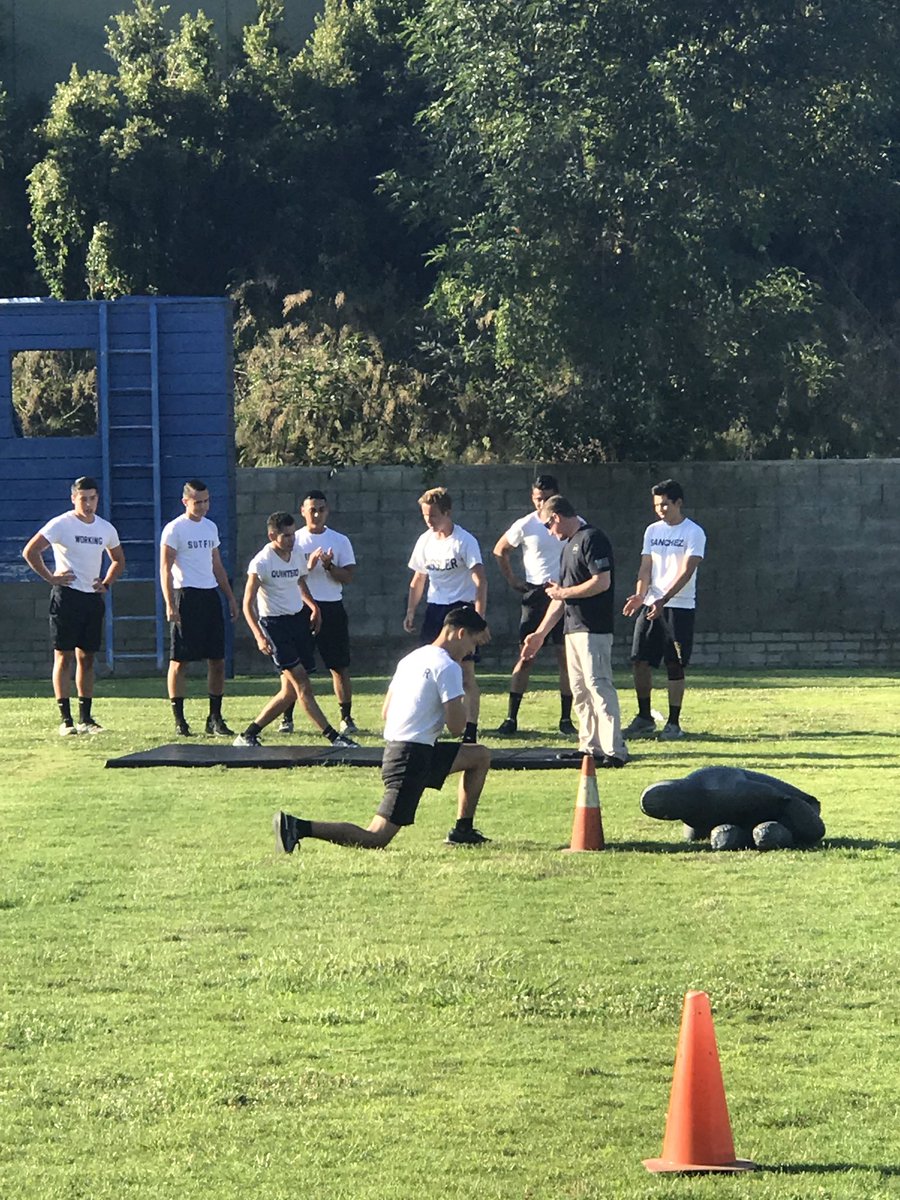 LBPD's tweet image. #LBPDExplorers participated in a competitive fitness course that tested their strength, endurance &amp;amp; determination 💪. #ExplorerPost295 is for young men &amp;amp; women interested in law enforcement, where they attend wkly mgts &amp;amp; receive training in all avenues of law enforcement. #LBPD