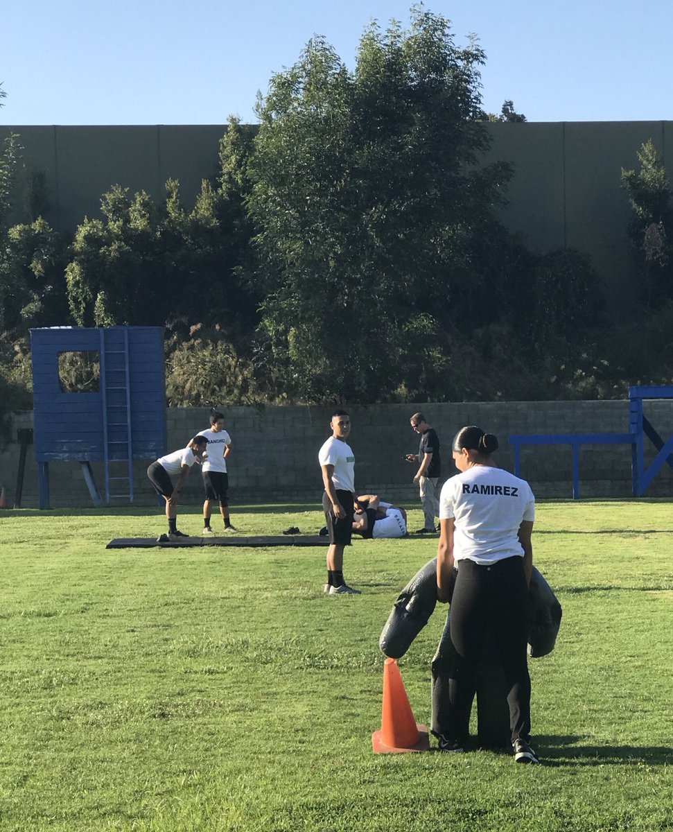 LBPD's tweet image. #LBPDExplorers participated in a competitive fitness course that tested their strength, endurance &amp;amp; determination 💪. #ExplorerPost295 is for young men &amp;amp; women interested in law enforcement, where they attend wkly mgts &amp;amp; receive training in all avenues of law enforcement. #LBPD