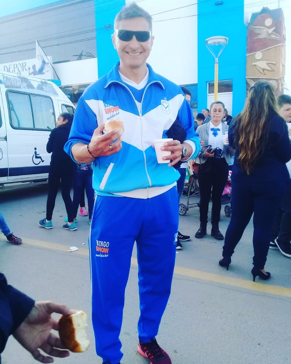 TopoGomezok's tweet photo. Desfile con mis chicos, y alto chocolate 9 de julio!!! 😀😍 https://t.co/2uUpdI8ufj