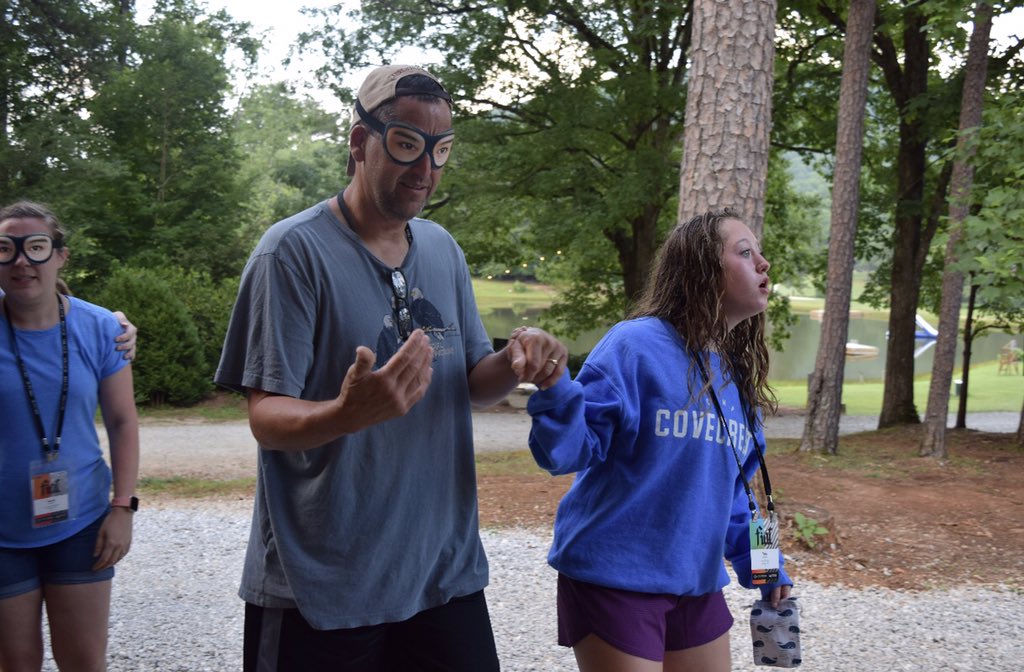 ht_lifeteen's tweet photo. One of the coolest father daughter duos made it on stage today for a “trust excercise”. Long story short, Tara ate a sardine... and so did Jim. https://t.co/7l83BoTcIl