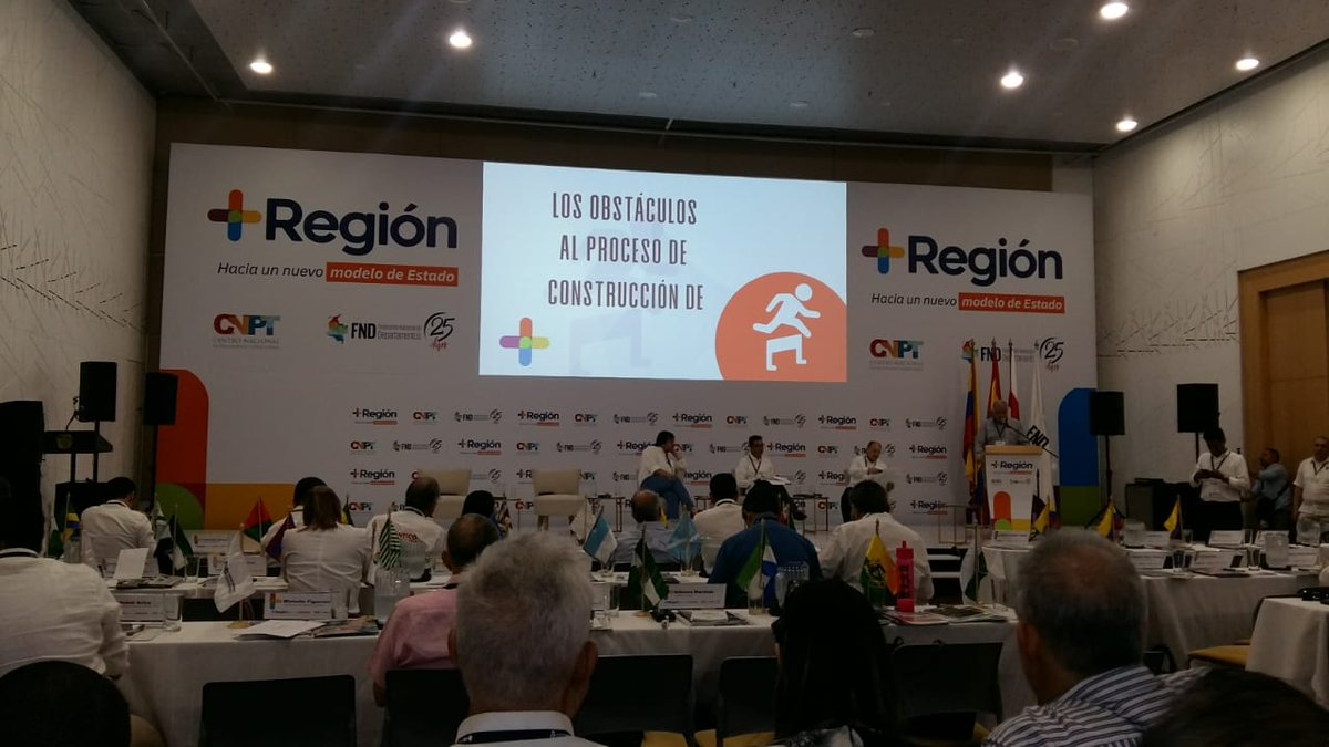 Oleb_arq's tweet photo. Estuvimos  en el #ForoMásRegión #ColombiaPaísDeRegiones #FNDenBarranquilla La importancia de las regiones en el desarrollo del país, debemos ser responsables de nuestro futuro. @Oleb_arq @infopresidencia 
gracias @veranodelarosa por perseverar. https://t.co/FnN9RkN3It