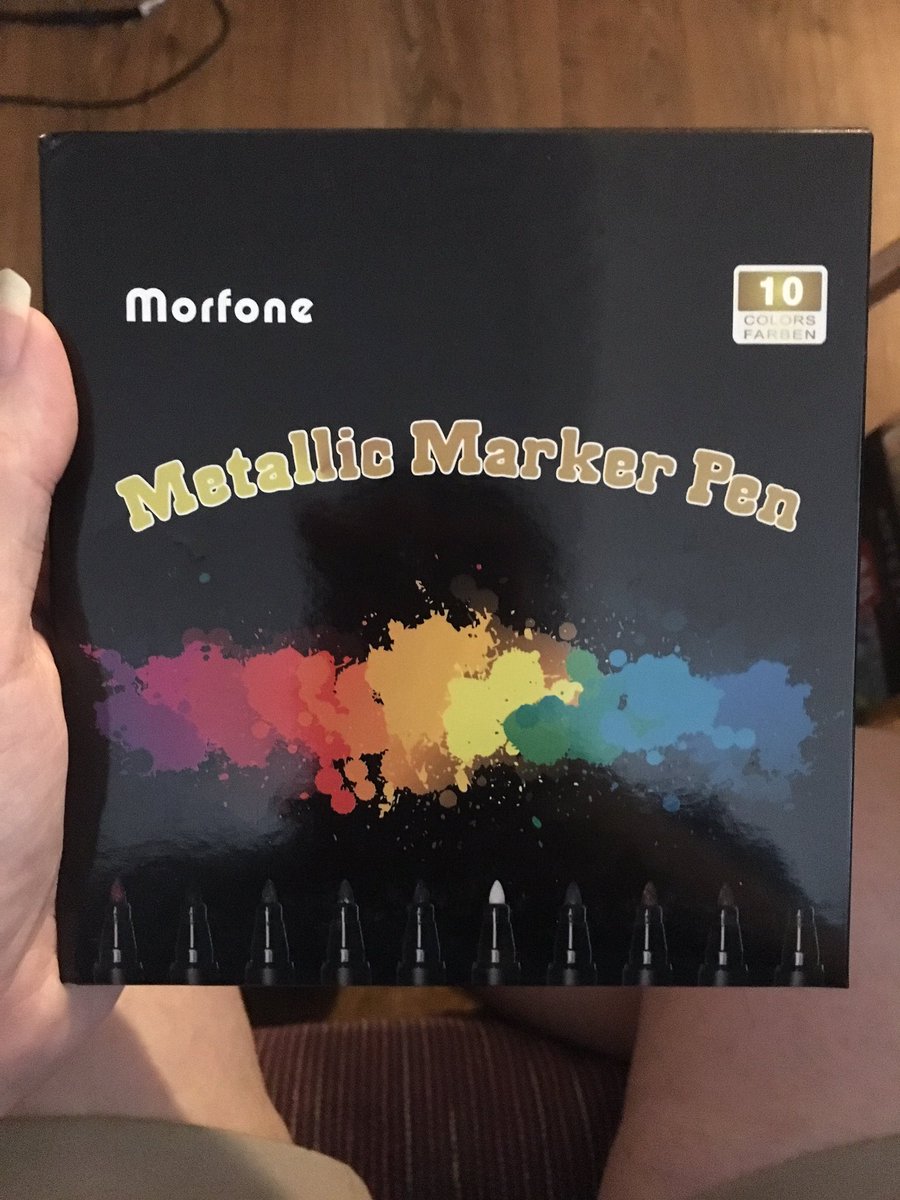 Shiori_Sohma's tweet photo. Got some new art supplies thanks to some prime member early lighting deals off @amazon. Though I seriously wasn’t expecting that pad to be as big as it turned out to be. #amazon #bellofy #arteza #morfone #art #metallicmarkers #colorpencils #paintpens #sketchbook #amazonprime https://t.co/rOG9Ys90sF