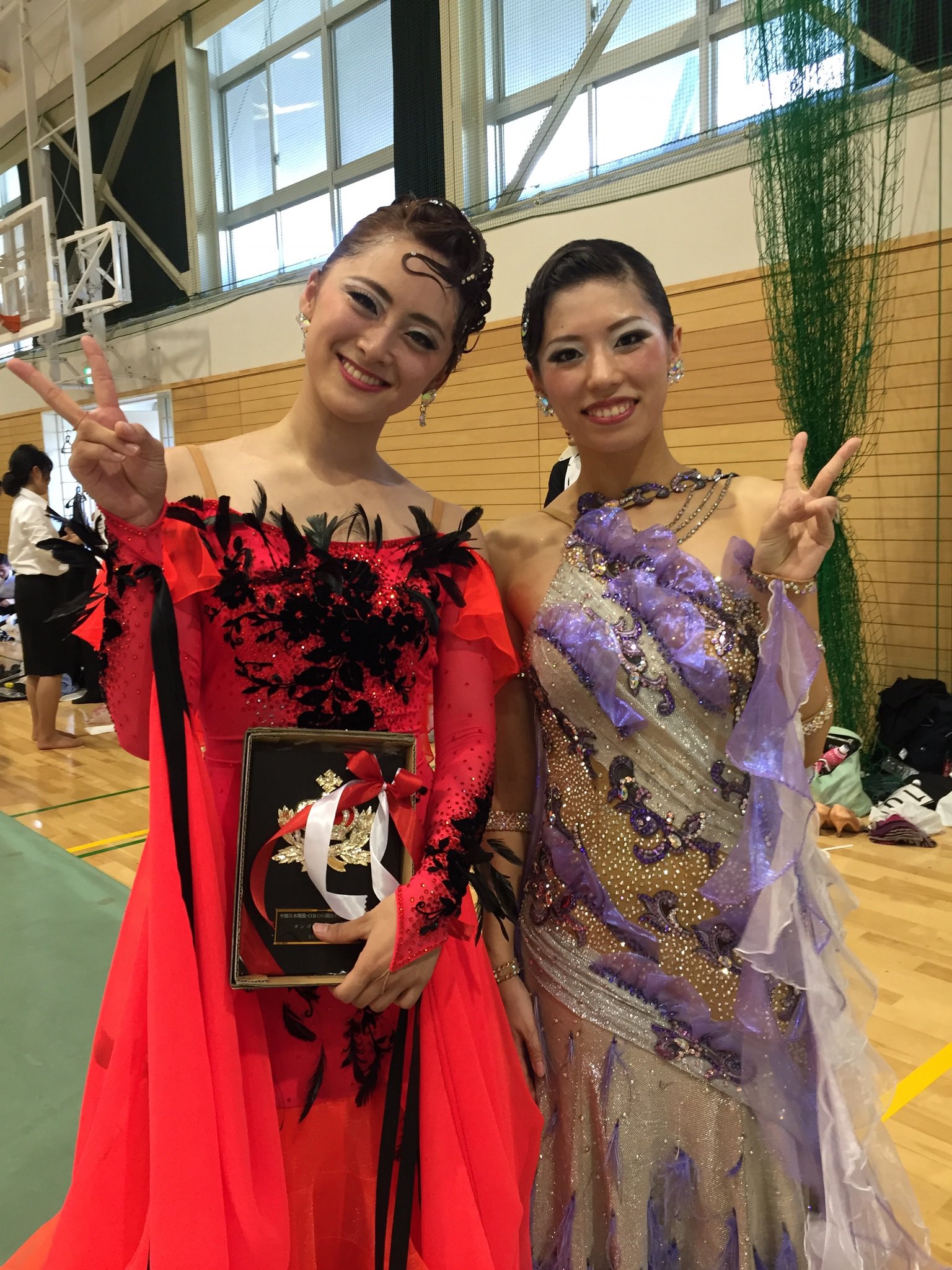 鈴木 美紀 無性にワルツが踊りたくなってきた 三拍子の曲を聴いてるとワルツ踊りたくなる 今いるのがスタバじゃなくてフロアだったらシャドー 1人で練習 してるわ 愛知で学連obog戦出た時の写真 社交ダンスあるある 競技ダンスあるある