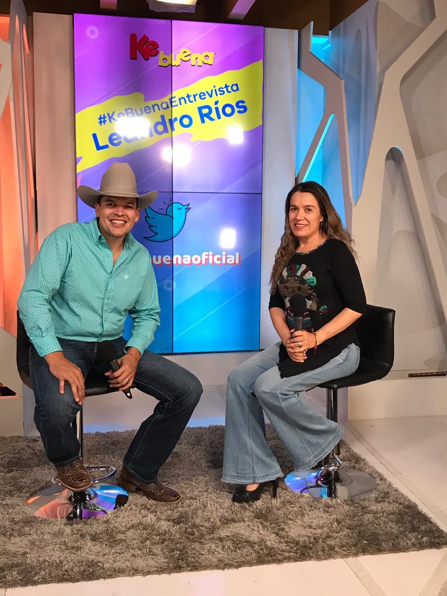 Remex_Music's tweet photo. 📸 Excelente día de promoción para El Penco @LeandroRiosMx en los diferentes medios de #CDMX, @kebuenaoficial , @TVNotasmx , #BioClip @Pollo 👏🏻🎶 #Señorita #PuroRemex
Lo más nuevo ➡️ https://t.co/byodvBZJYY. https://t.co/gQX9IFc6CH