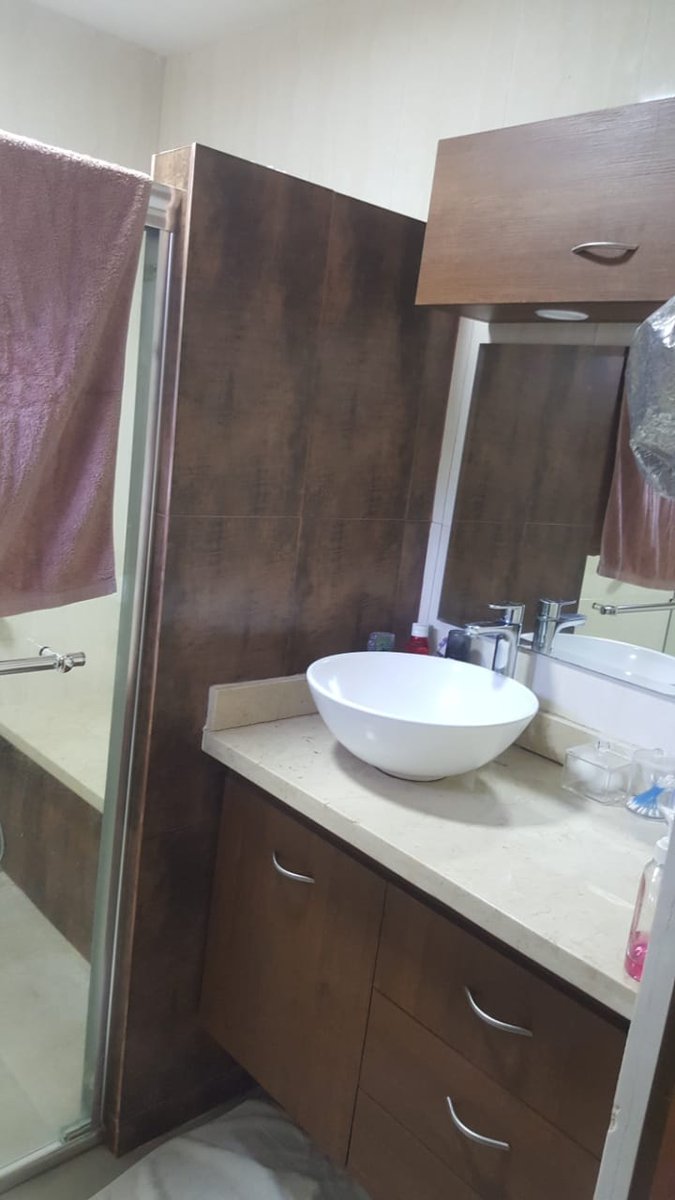 OneRealty4's tweet image. CASA HERMOSA EN REMATE EN DAVID CHIRIQUI

Casa ubicada en Prestigiosa Barriada En David
Terreno de 700 mts 2, 4 cuartos, 5 baños, terraza amplia, 4 estacionamientos, lavandería cerrada, 
amplios jardines,
 LLÁMAME O ESCRÍBEME AL: 68119087 y con gusto te atenderé.
Precio: $170,000