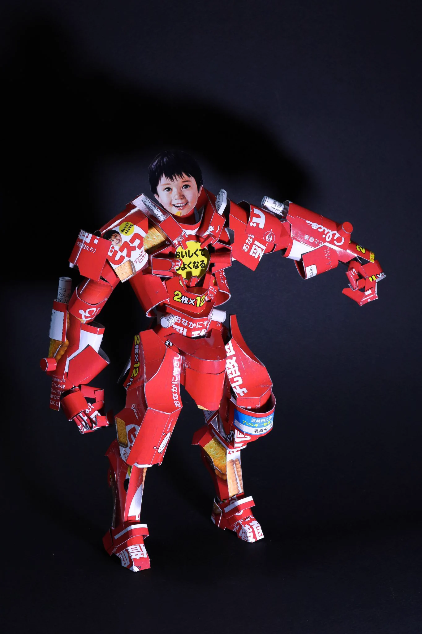 めっちゃ器用ｗｗｗビスコの箱で作ったらしいｗ