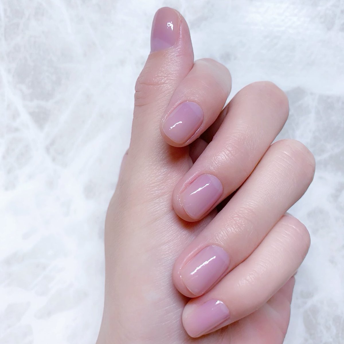 なつのこ ネイル ファンデから青みピンクが出た と喜んだのも束の間 やっぱり青みが足りなくて結局コーラルピンクになっちゃう って人に是非お勧めしたいのがデュカート のミルキーライラック ブルベってチークとかもピンク塗るとコーラルになるし