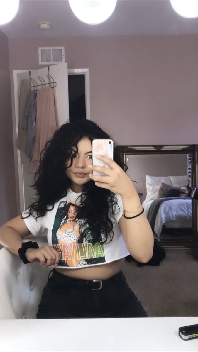 stephanieex00's tweet photo. I’m so awkward when it comes to pics https://t.co/cca5OkZqgU