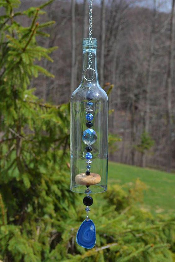 FixmOfficial's tweet photo. Look at these beautiful bottles, hang one of them outside your house just look like a ring bell.😃

#decoration #decorations #special #bottle #bottles #outdoor #outdoors #beautiful #stunning #bling #colorful #string #ringbell #wingbottle https://t.co/jdtb3EKrIh