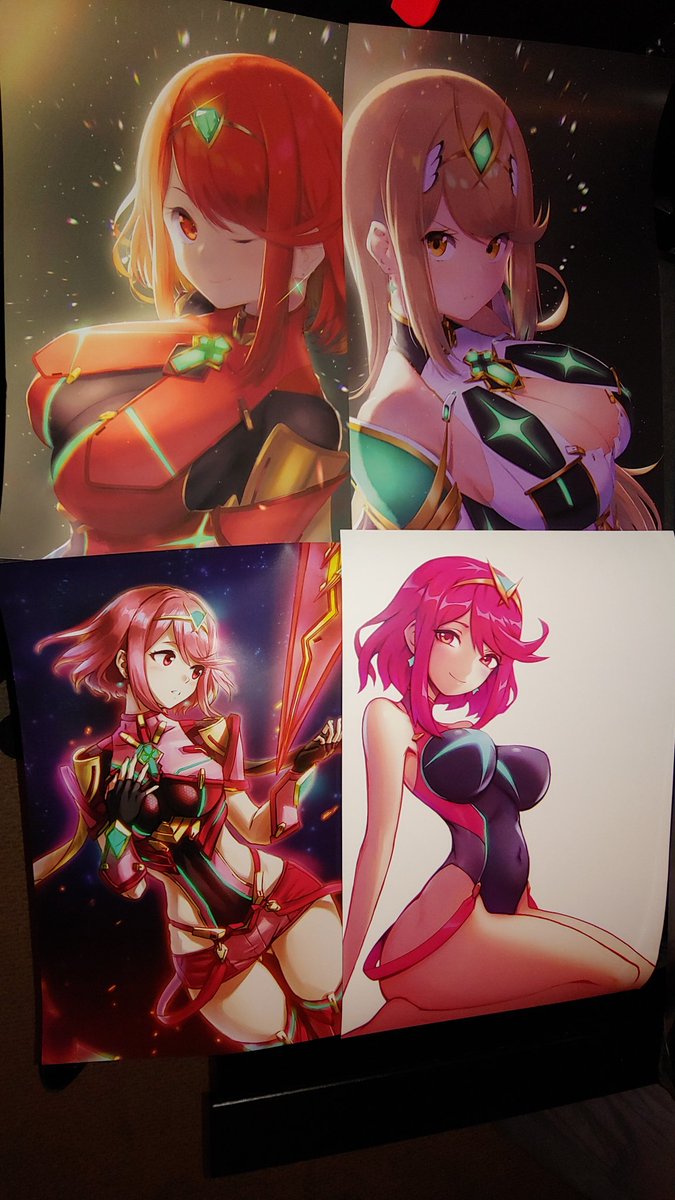 Got so much Xenoblade 2 art at Anime Expo, wasn't expecting to find so much. Even got a Mythra body pillow, gonna have to get Pyra one to match now. 