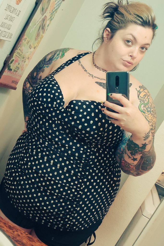 VSlayley's tweet photo. Ready to swim in my gorgeous @TorridFashion swim wear excuse my bear face I like to give my skin breath every once in a while. https://t.co/UFMdd8pSre