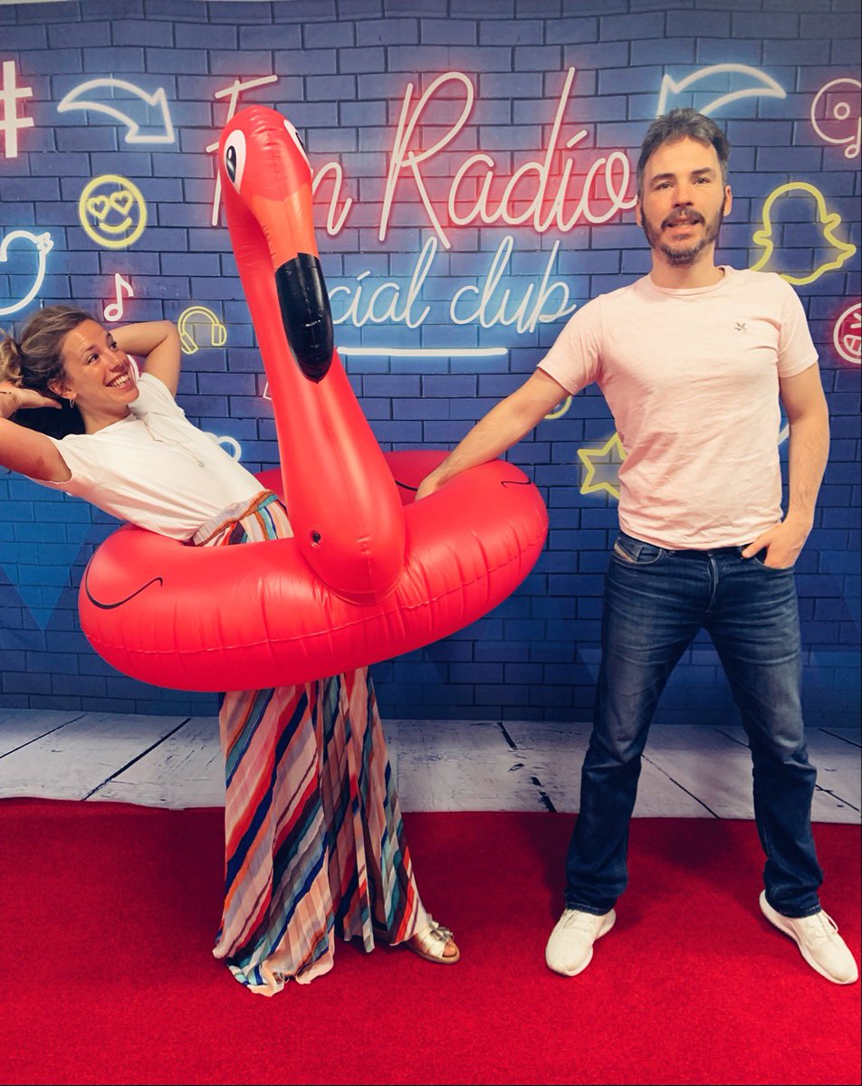 SummerTime's tweet photo. Salut les Summers, vous voulez repartir avec votre BOUÉE flamand rose et votre #packsummer ?🌴Alors à vos # : #LesVacancesCestFaitPour ???PARTAGEZ, LIKEZ et COMMENTEZ 🎉🎁 #Summertimefunradio #funradio #summertime #morning https://t.co/78khKWpOgl