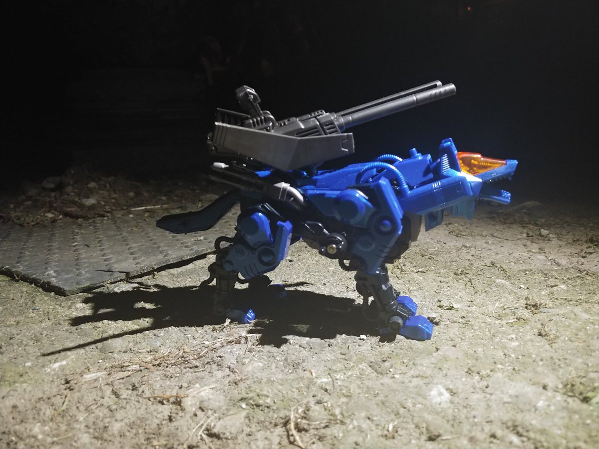 fangedand's tweet image. Single Command Wolf spotted on the perimeter. Alert the guards and lock down the complex, they won't escape us this time. #zoids #models #commandwolf