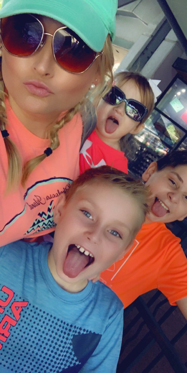 Heather1071's tweet photo. San Antonio with my babies ❤️ https://t.co/LVhh9cJvk0