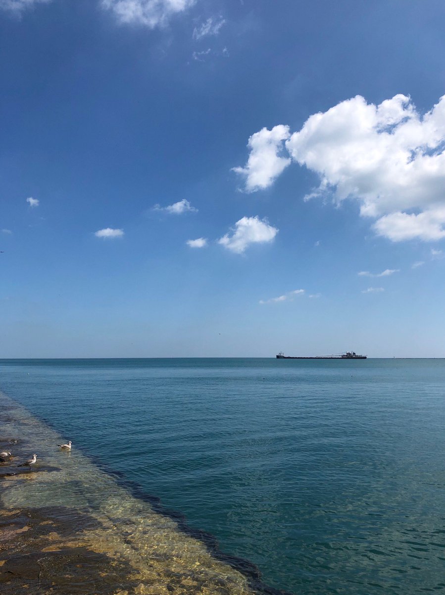 PerchSearcher's tweet image. Lake freighter inbound to the Calumet River.  As I took this a boat enthusiast came up and identified it as the Cason J Callaway.  He told me that he’s been watching the boats in that area for ~50 years.  “A lot has changed...” he said.

Lakers = “living” history
#CalumetHeritage