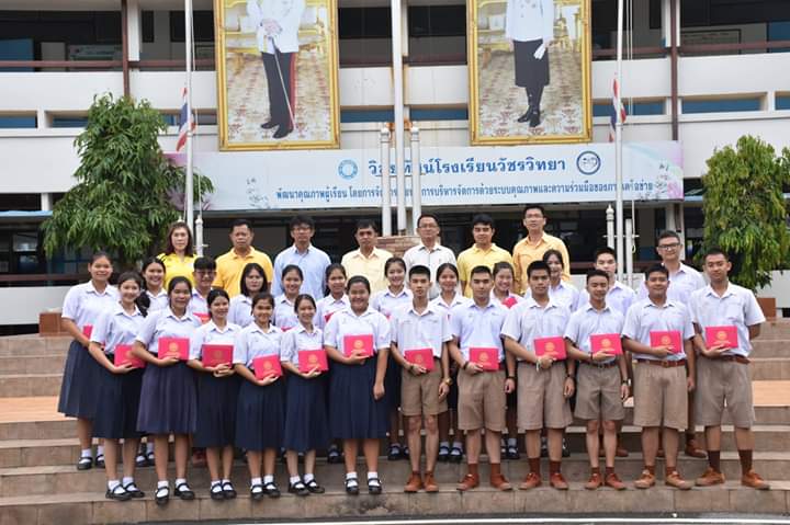 STcouncillor_WR's tweet photo. ขอขอบคุณรุ่นพี่ที่ทำงานมาตลอดในระยะเวลาหนึ่งปีการศึกษาที่ผ่านมา พวกเราจะสานงานที่ทำไว้ให้ดียิ่งขึ้นและจะตั้งใจทำงานอย่างเต็มที่
#คนดีwr
#WRnews https://t.co/zSW1kU2hE9
