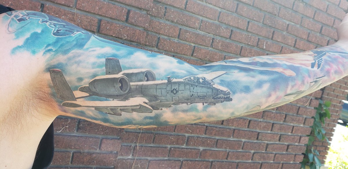 BrianDSharkey1's tweet photo. #newtattoo #militarytattoo #waltwatts #paintedtemple #airplanetattoo #zombiepilot
Thanks to my tattoo artist and his outstanding talent I now have a unmatched original piece of artwork that will be turning heads for a very long time. https://t.co/ncxKK4ttrY