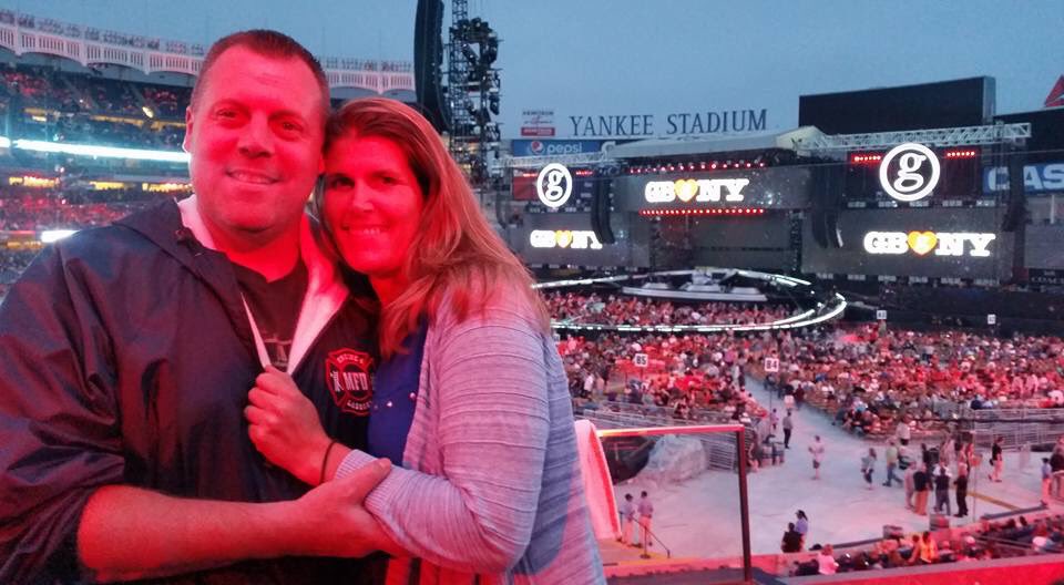 MrsMoody10's tweet photo. 2016 got my wish to see @garthbrooks at yankee stadium. Rain delay from 8pm start. Hubby had to leave by midnight to get ANY sleep before 24 hour shift at FDNY. We left at 11:45 assuming rain check. Garth went on at 11:58. $ gone. No Garth. No rain check #stillbummed https://t.co/y1ucVDnCsD