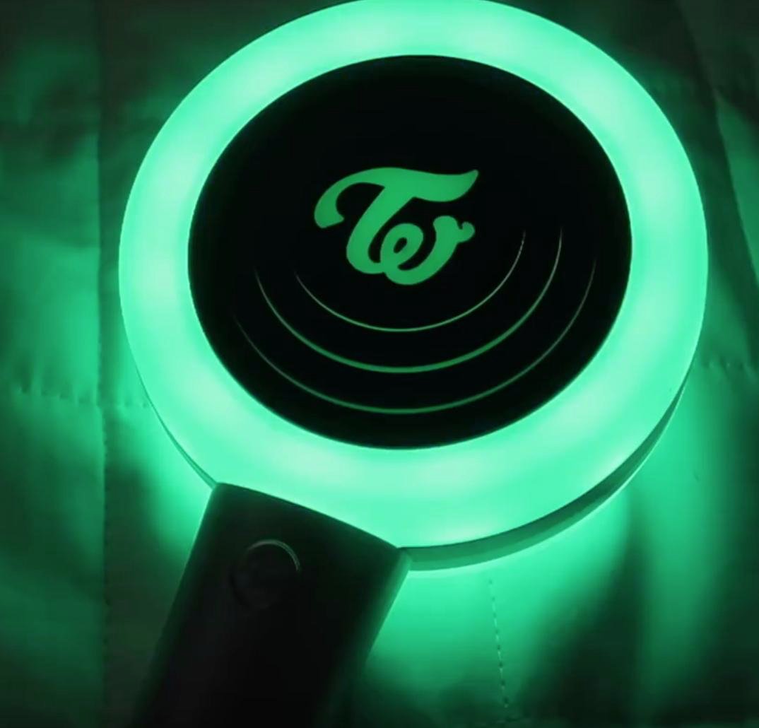 misa •ᴗ• on Twitter: "ONCE - Please change your CBZ to Mina's colour (mint green) to support her during After Moon at #TWICELIGHTS. Fans are planning to do this for the LA