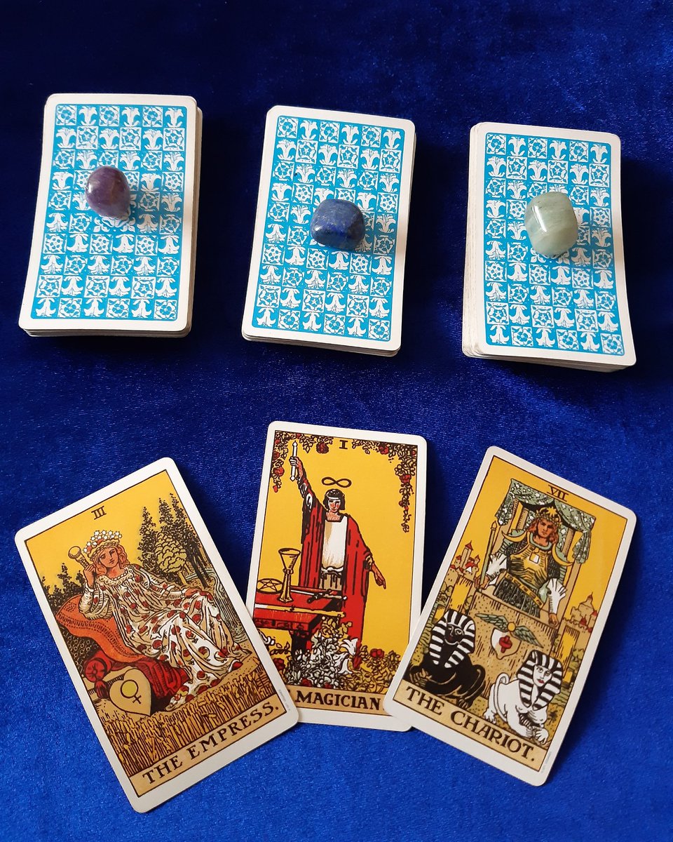 YOUTAROTREADING's tweet photo. So happy😀 and loving🥰 my new #Blue #Tarot cloth for my readings
Feelings of total Gratitude💚 https://t.co/cg9YfHVDy5