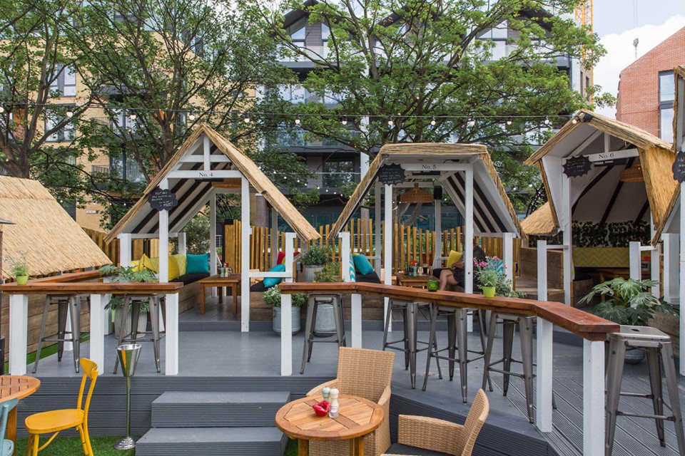 eliteartistsuk's tweet photo. Is this the best beer garden in London? The King's Arms Wandsworth is a perfect @YoungsPubs and @DanOlsenMusic is waiting for you in the garden this Thursday! @JeremyPeterAllen returns on Thursday 1st August. 
https://t.co/PBHMA51sQi…/King__s_Arms_SW18_4LB https://t.co/Uv3sAkmVJG