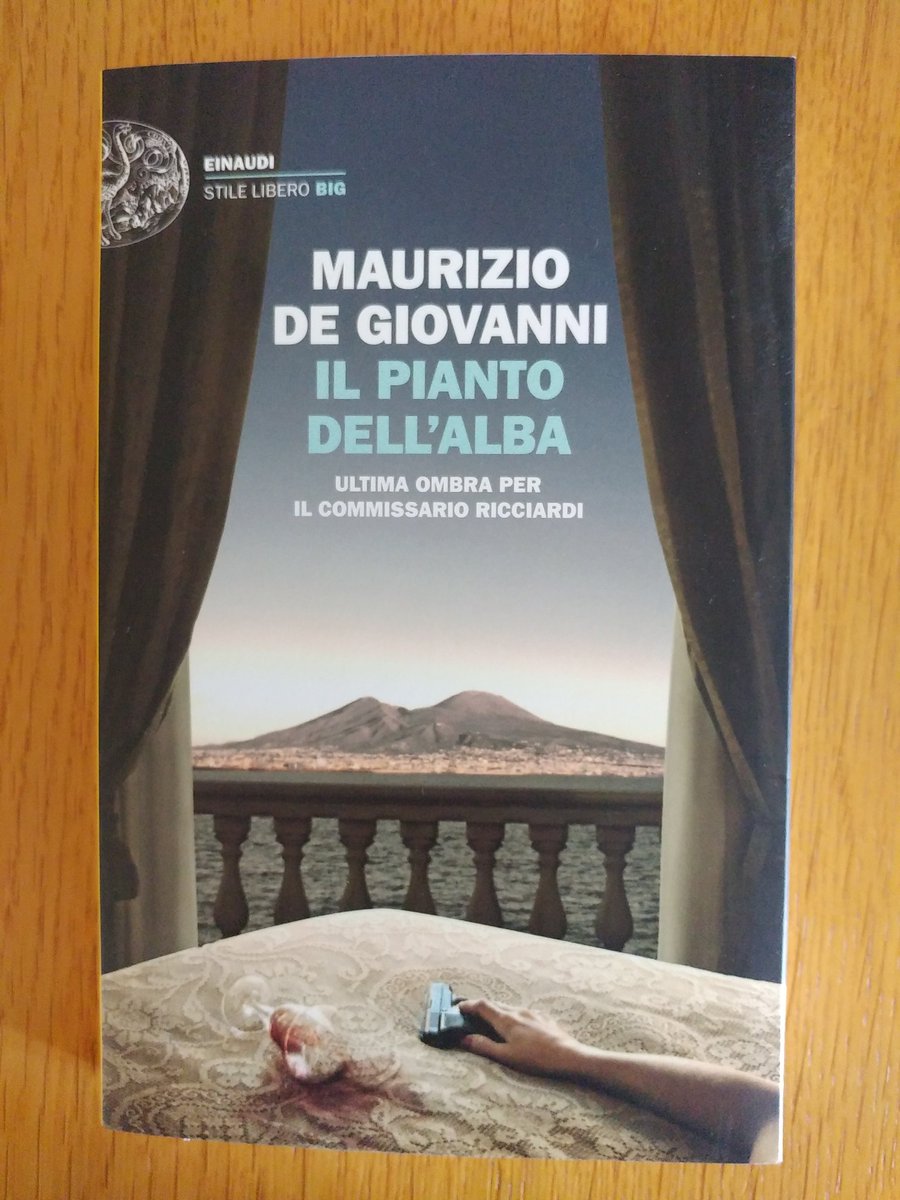 'Non porta mai buone notizie, il libeccio. Giugno si rassegna alla morte, e fa posto a un torrido luglio.' M. De Giovanni #Ilpiantodellalba Quando leggerlo, se non ora? #UnEstateCon l'ultimo episodio del commissario Ricciardi @Einaudieditore #VentagliDiParole