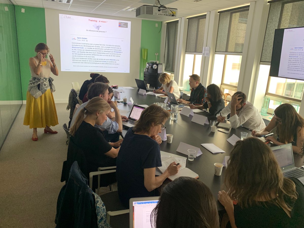 JeanneBordeau's tweet photo. Ravie d’animer avec Olivier le séminaire sur l’écriture digitale à #uniondesmarques #Digital #learningtogether #Tech4Good #edtech https://t.co/FSTlRvk55f
