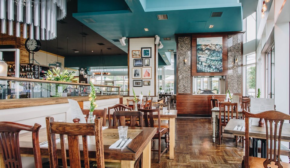 Spend Saturday afternoon beside the River Thames with @JeremyPeterAllen at this beautiful <a href="/YoungsPubs/">Young's Pubs</a>, @waterfrontbar Battersea Reach ...... 
sundaysoullounge.co.uk/event/4111