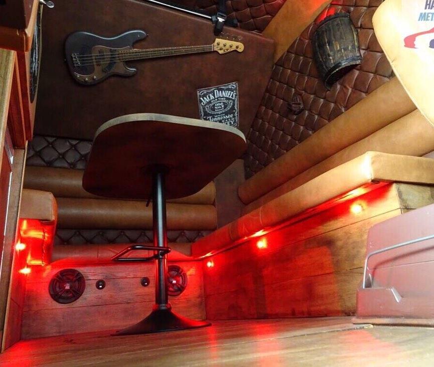 mantruckbusuk's tweet photo. Don’t know much about this one apart from “wow, that’s a big cab!” Inside it carries the American cowboy theme with acres of leatherette and wood. https://t.co/5fyeVBuTfw