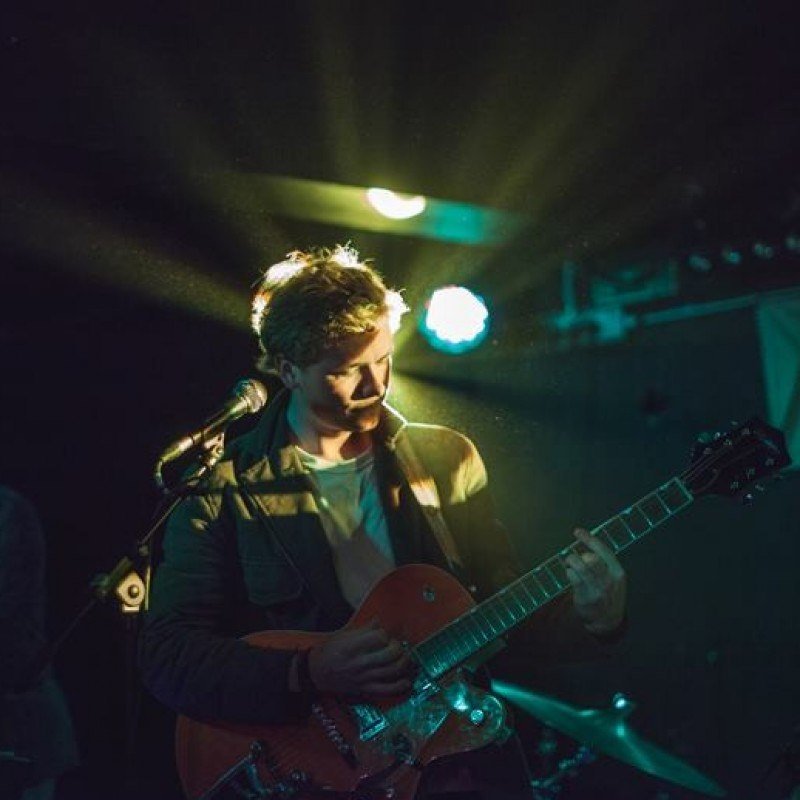 Another splendid <a href="/YoungsPubs/">Young's Pubs</a> - <a href="/TheNewInnEaling/">The New Inn Ealing</a> hosts live music every Friday, this week <a href="/OllyCorpe/">Oli Rivers</a> plays an Acoustic set...