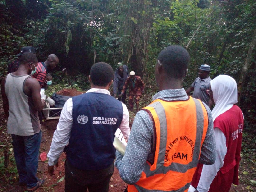 action_edo's tweet photo. @WHONIGERIA working with LGA team, supporting @Edostate even in rough and bad terrine to ensuring safe burial practices
#Lassafeverpreventionandcontrol https://t.co/0kBUMmjYlK