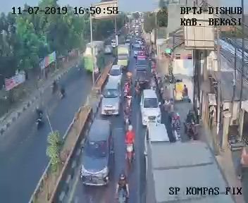 KabbekasiAtcs's tweet photo. 16.51 WIB lalu lintas simpang Kompas Tambun sore ini menuju Bekasi terpantau ramai cenderung padat namun lancar menuju Cibitung https://t.co/yjl3bnYmSB