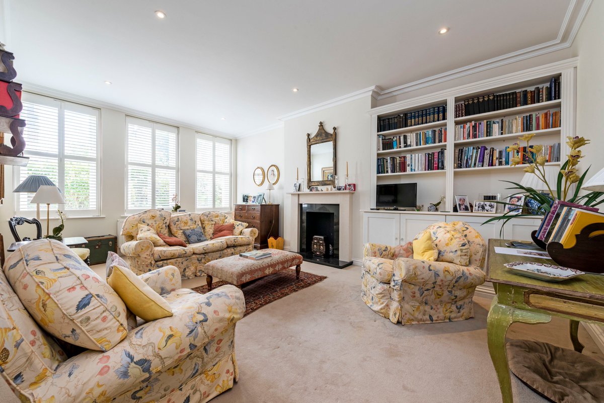 Warren_Putney's tweet photo. An Outstanding High Ceilinged Ground Floor Two Bedroom Apartment In This Highly Sought After Period Development.  #putney #flat #apartment  #mansionblock #sales #exterior #external #building #architecture #twobedroom #development #gardens #london #property #realestate https://t.co/aspR9k6ptS