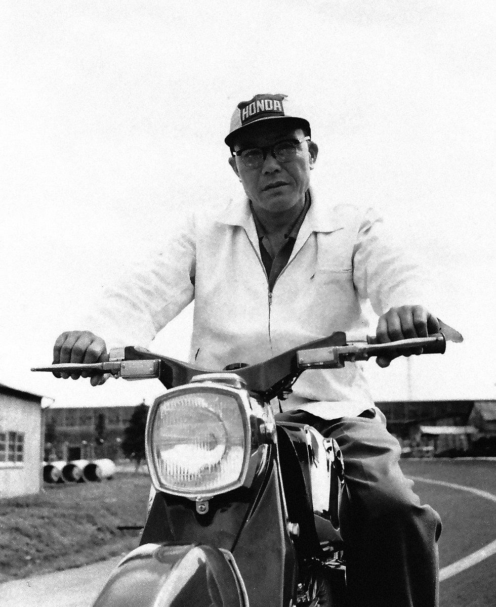 hondaitaliamoto's tweet photo. “Credi nei tuoi sogni e Loro crederanno in Te." In queste parole il fondatore Soichiro Honda aveva racchiuso tutta l’essenza della nostra azienda. Traguardi, emozioni e gioia: tutto questo è possibile se crediamo a #ThePowerOfDreams.
#HondaMoto https://t.co/dsyeHTx6LS