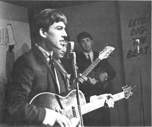 beatlesarama's tweet photo. It's TRIPLE-PLAY THURSDAY!!! 3 TIMES The Beatles! Call 2 of your friends and tell them to tune in! https://t.co/x4l0A3nfY1 https://t.co/J6D2A2xTot
