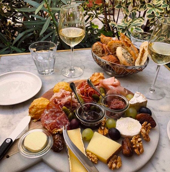 The taste of meat, cheeses and olives is such a pleasure to life. Each culture has its own way of sharing fingerfoods with friends and family. What is your favorite:
Middle eastern mezze
Italian anti pasti
Spanish tapas
Chinese dimsum
Something else?
Photo credits: @msshynot