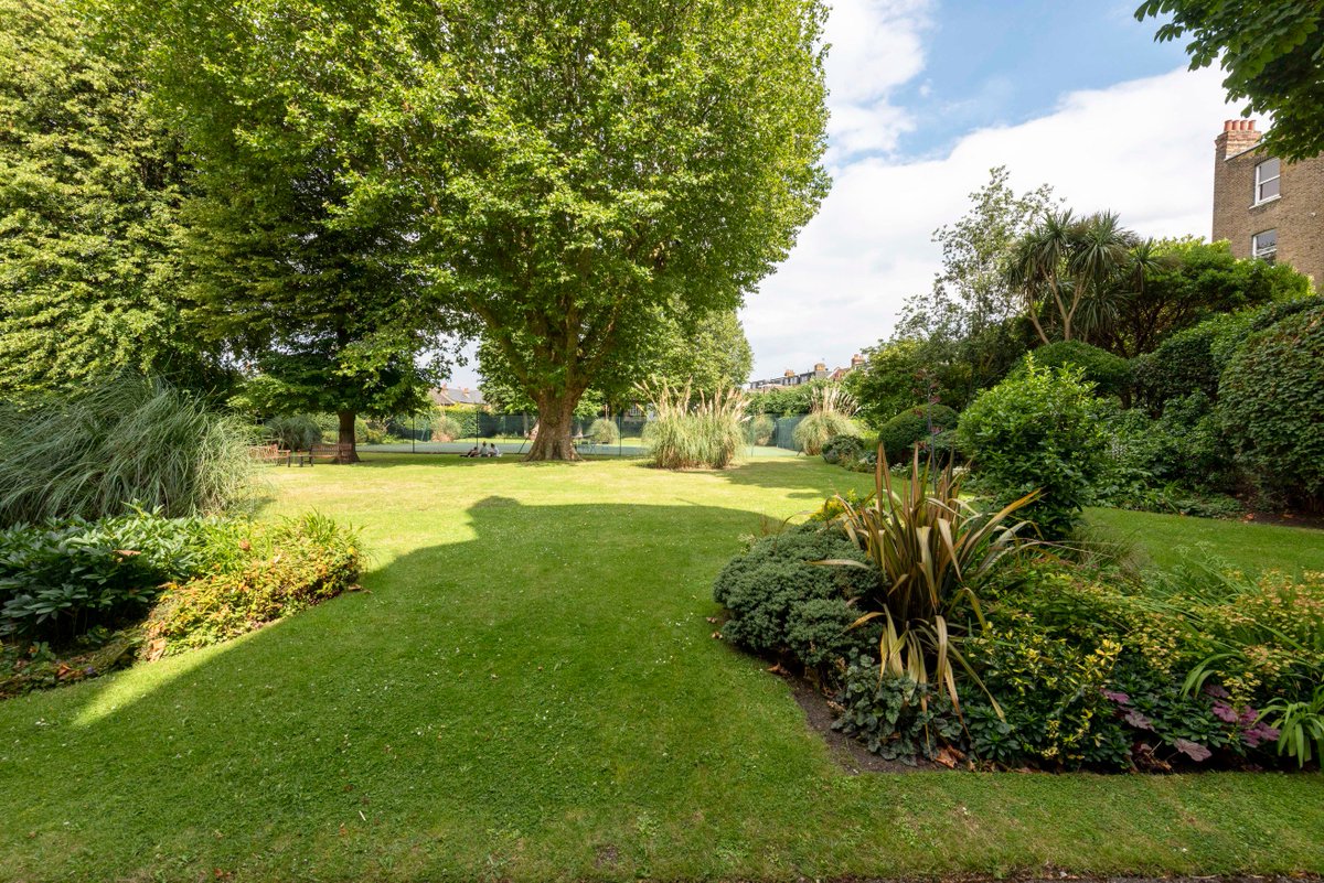 Warren_Putney's tweet photo. An Outstanding High Ceilinged Ground Floor Two Bedroom Apartment In This Highly Sought After Period Development.  #putney #flat #apartment  #mansionblock #sales #exterior #external #building #architecture #twobedroom #development #gardens #london #property #realestate https://t.co/aspR9k6ptS