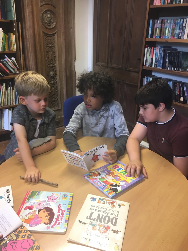 WickhamCourtSch's tweet photo. Year Five reading to Reception. #WCSYR5 #WCSEYFS #WCSREADING https://t.co/OUxibtndEx