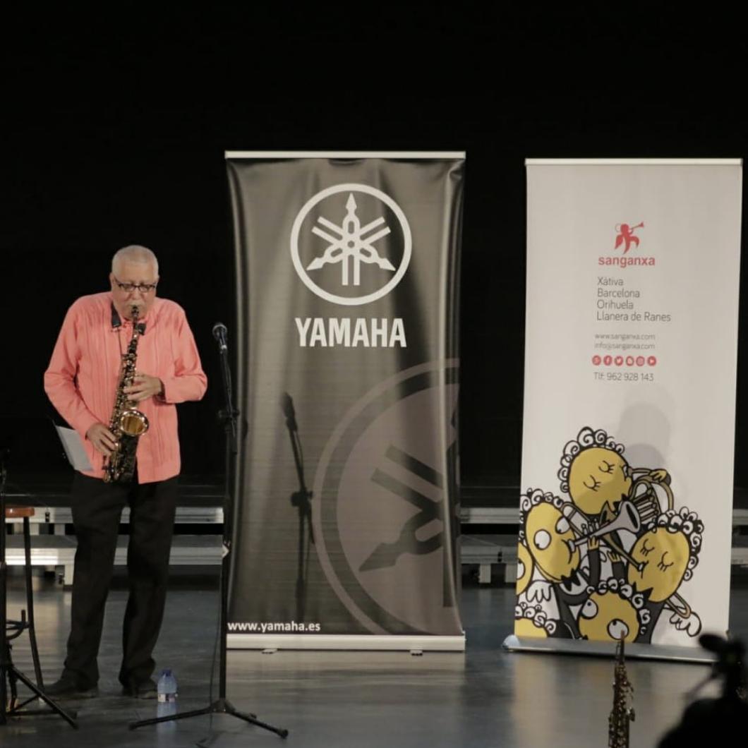 Tremenda masterclass de 😳😳😳 <a href="/PaquitoDRivera/">Paquito D’Rivera</a> y #PepeRivero en la <a href="/SocietatMusical/">smlallosaderanes</a> <a href="/sanganxa/">Sanganxa Music Store</a> <a href="/AjuntamentLlosa/">La Llosa de Ranes</a> @saxplayingcom <a href="/yamahaclassband/">yamahaclassband</a> #breathingsax #cracks #engánxatealamúsica