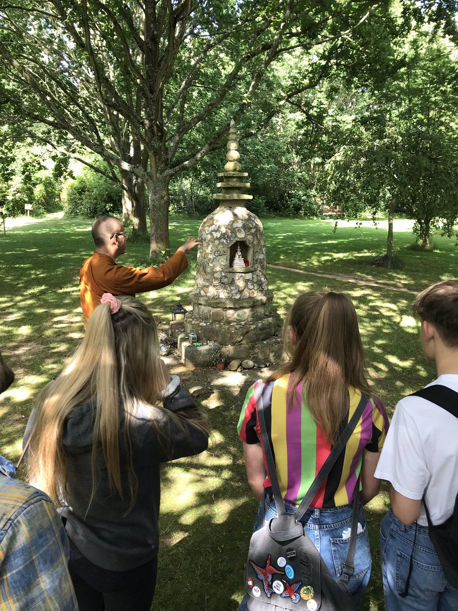 RedborneRS's tweet photo. Enjoying a lovely day at Amaravati Buddhist monastery with our year 10 GCSE students https://t.co/lQZwVewBNL